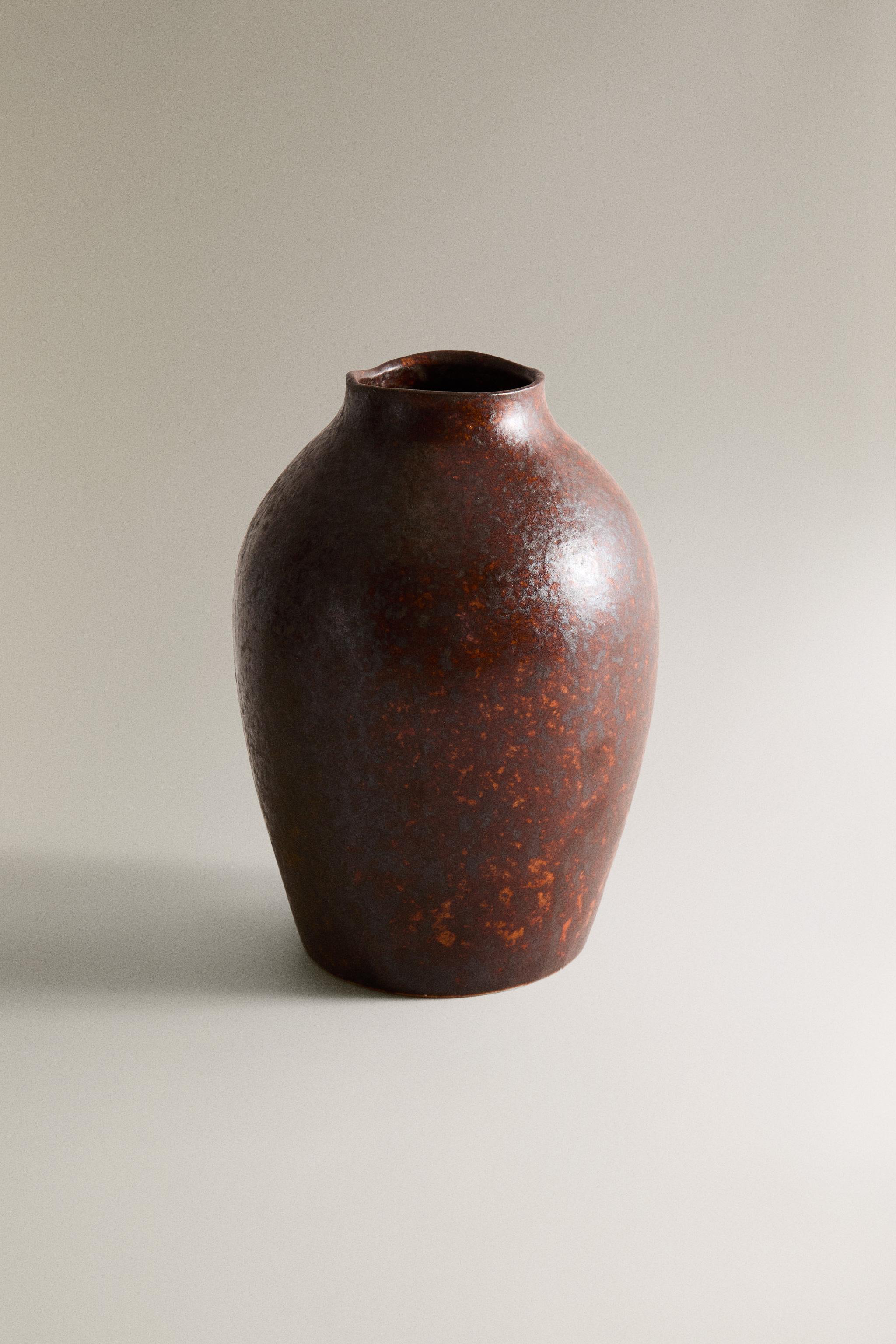 ROUGH-EFFECT CERAMIC VASE